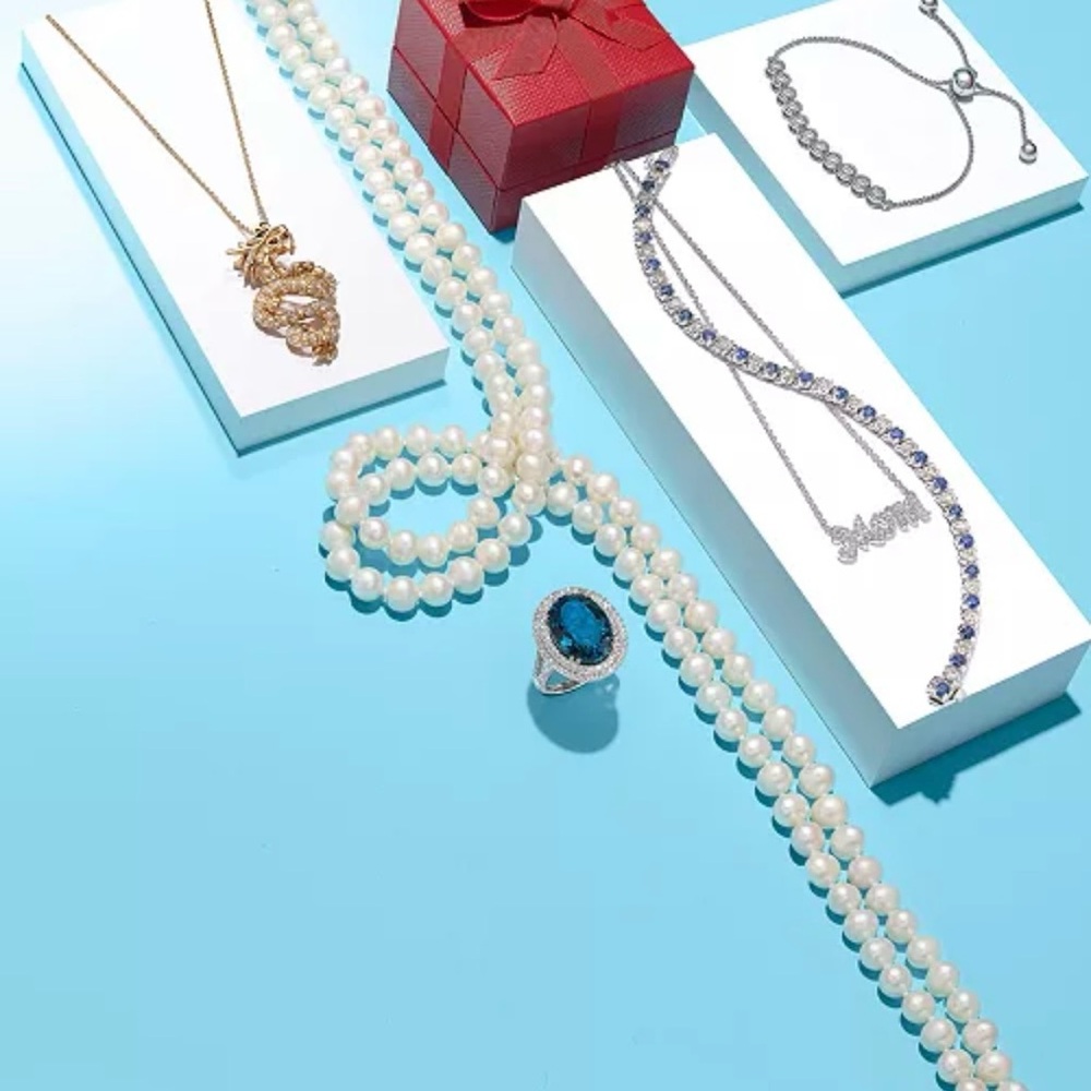 Diamond 'Mom' pendant necklace - Picture 2 of 5
